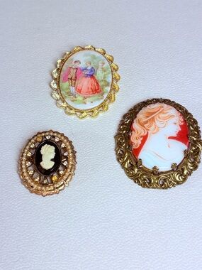 Vintage Cameo Brooch Set – 3 Pieces 🤍✨